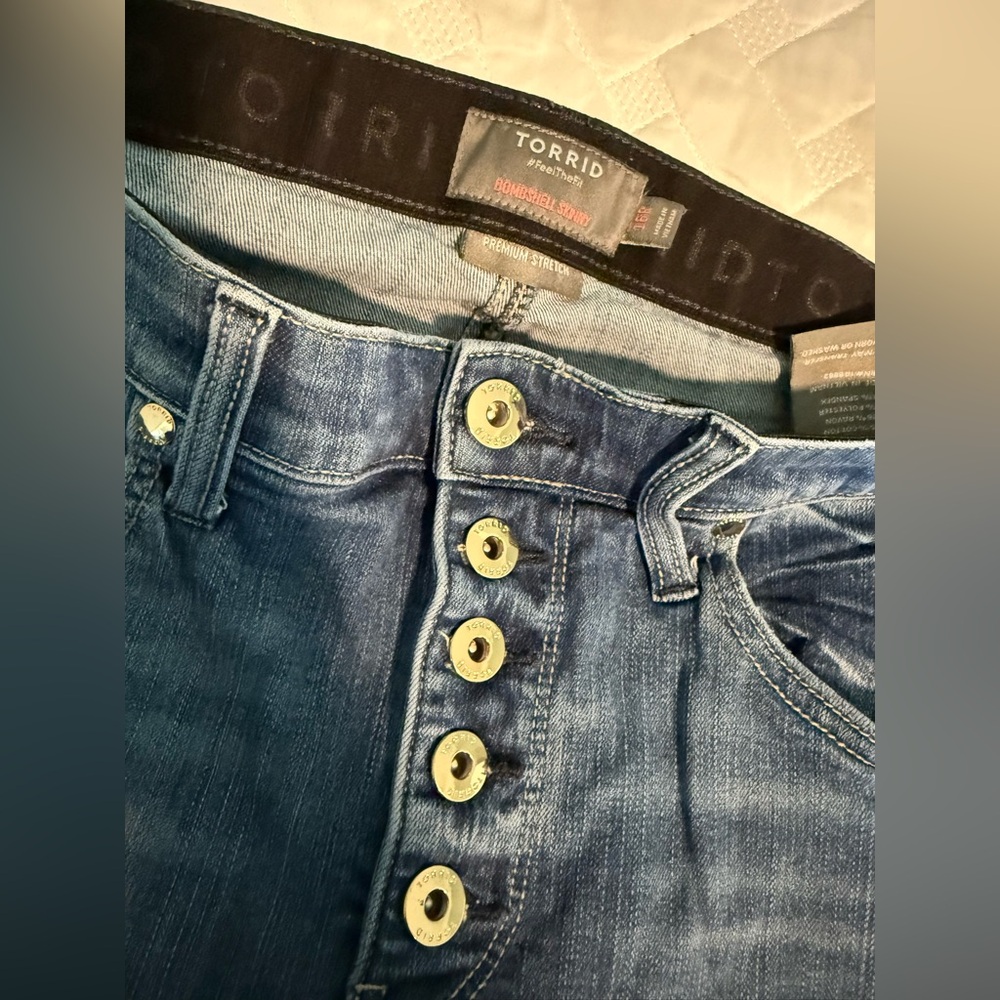 Torrid Bombshell Skinny 5 Button Fly Distressed J… - image 3